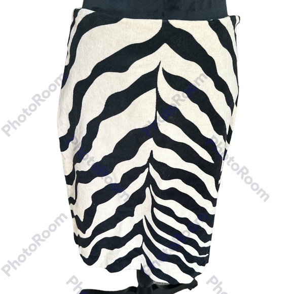 EUC ISAAC MIZRAHI Women's Size 10 Zebra Striped Corduroy Pencil Skirt - Picture 1 of 4